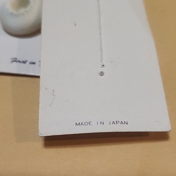 Vintage BGE ORIGINALS White Plastic Buttons Made In Japan Lot 10 On Cards - Picture 6 of 6